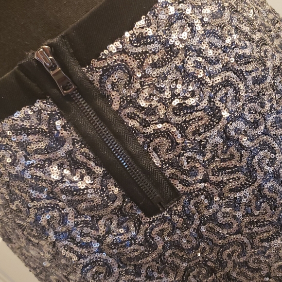 🖤 Beautiful Sequin Skirt - Picture 4 of 6